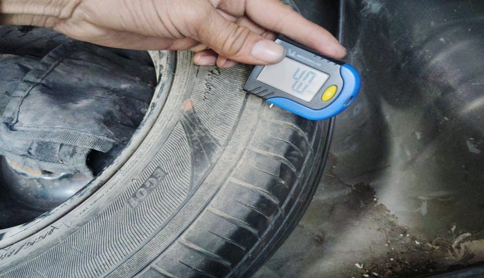 2016 Renault Kwid RXT 0.8, Petrol, Manual, 2,04,832 km, tyre