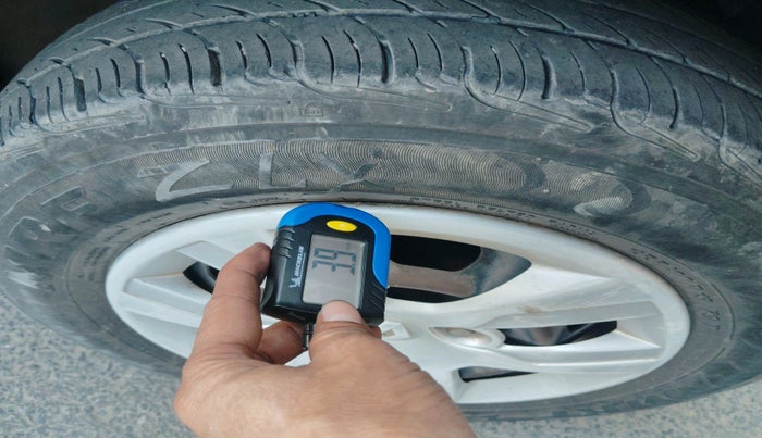 2016 Renault Kwid RXT 0.8, Petrol, Manual, 2,04,832 km, tyre