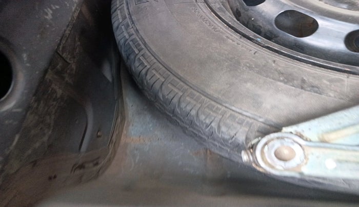 2012 Ford Figo TITANIUM 1.4 DIESEL, Diesel, Manual, 1,31,826 km, tyre