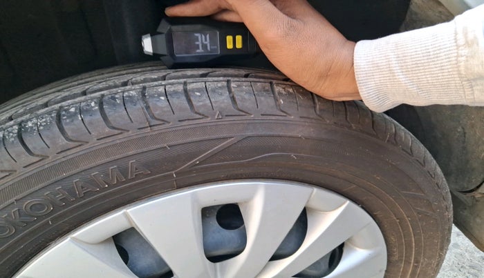 2015 Toyota Etios Liva G, Petrol, Manual, 21,905 km, tyre