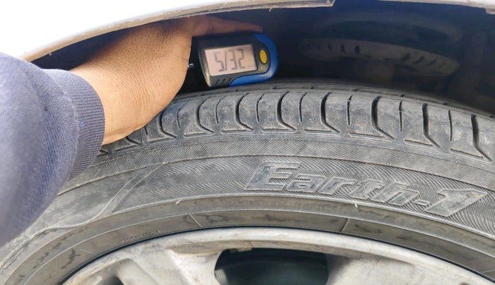 2011 Volkswagen Vento COMFORTLINE DIESEL 1.6, Diesel, Manual, 85,954 km, tyre