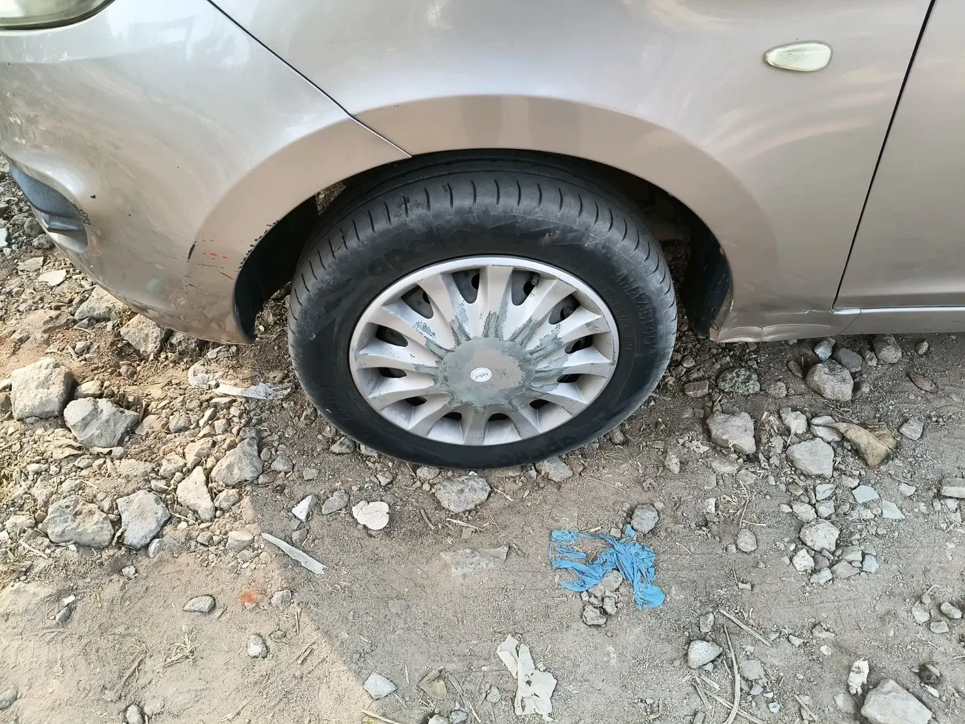 2015 Tata Bolt XE REVOTRON, Petrol, Manual, 1,29,877 km, tyre