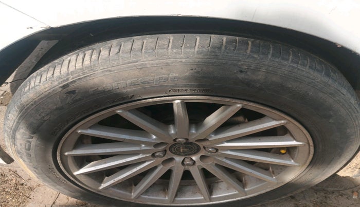 2011 Honda City 1.5L I-VTEC E MT, CNG, Manual, 1,01,279 km, tyre