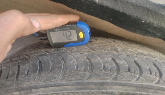 2011 Maruti Wagon R 1.0 VXI, CNG, Manual, 70,731 km, tyre