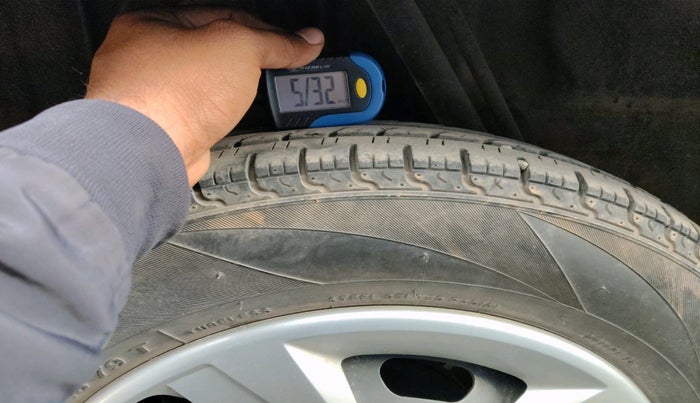 2016 Renault Kwid RXT 1.0 AMT, Petrol, Automatic, 20,432 km, tyre