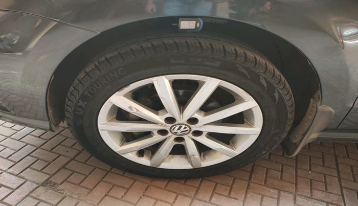 2017 Volkswagen Ameo HIGHLINE1.2L PLUS 16 ALLOY, Petrol, Manual, 48,629 km, tyre