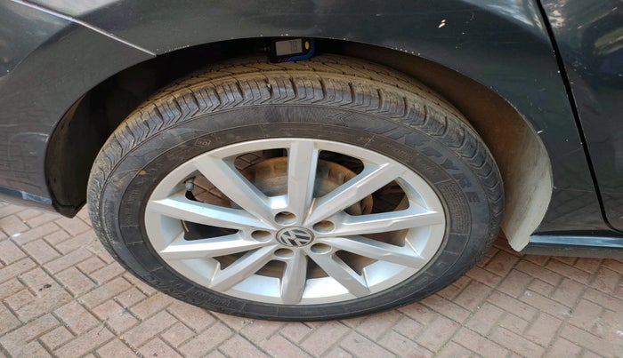 2017 Volkswagen Ameo HIGHLINE1.2L PLUS 16 ALLOY, Petrol, Manual, 48,629 km, tyre