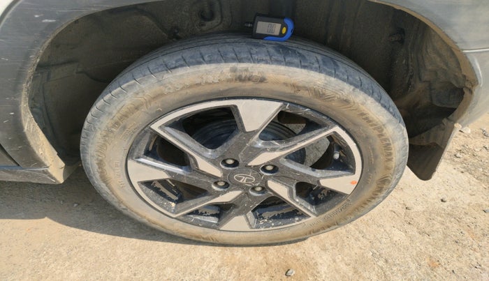 2024 Tata PUNCH ACCOMPLISHED DAZZLE SUNROOF CNG MT, CNG, Manual, 67,173 km, tyre