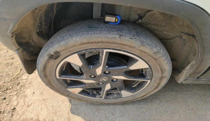 2024 Tata PUNCH ACCOMPLISHED DAZZLE SUNROOF CNG MT, CNG, Manual, 67,173 km, tyre