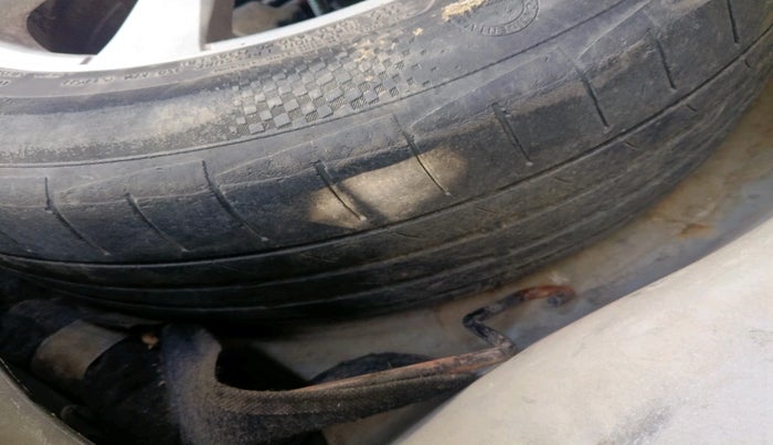 2011 Chevrolet Cruze LTZ, Diesel, Manual, 1,00,000 km, tyre