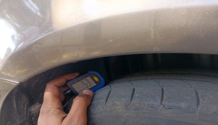 2011 Chevrolet Cruze LTZ, Diesel, Manual, 1,00,000 km, tyre