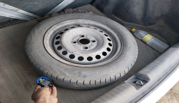 2013 Honda Amaze 1.5L I-DTEC E, Diesel, Manual, 1,74,078 km, tyre