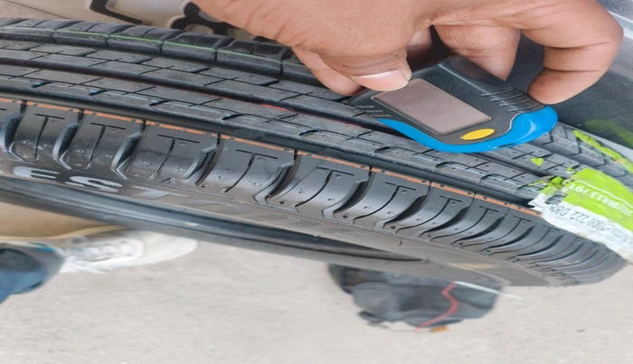 2013 Hyundai i10 MAGNA 1.2, Petrol, Manual, 38,802 km, tyre