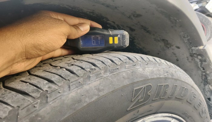 2016 Mahindra XUV500 W10, Diesel, Manual, 1,30,029 km, tyre