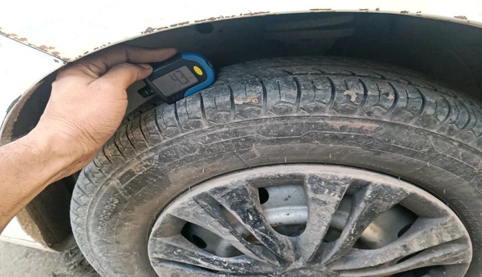 2012 Maruti Wagon R 1.0 LXI, Petrol, Manual, 1,12,681 km, tyre