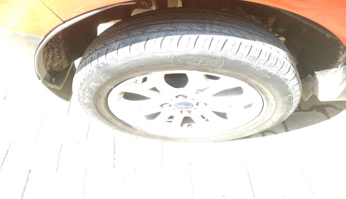 2013 Ford Ecosport TITANIUM 1.0L ECOBOOST, Petrol, Manual, 1,02,125 km, tyre