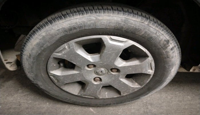 2017 Renault Kwid CLIMBER 1.0 AMT, Petrol, Automatic, 1,21,027 km, tyre