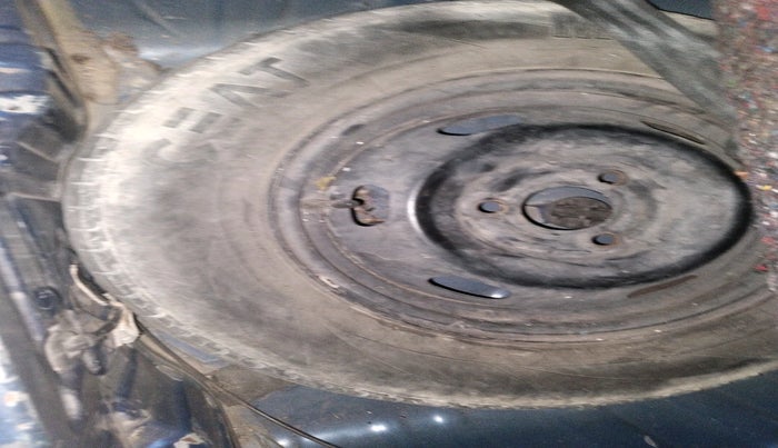 2017 Renault Kwid CLIMBER 1.0 AMT, Petrol, Automatic, 1,21,027 km, tyre