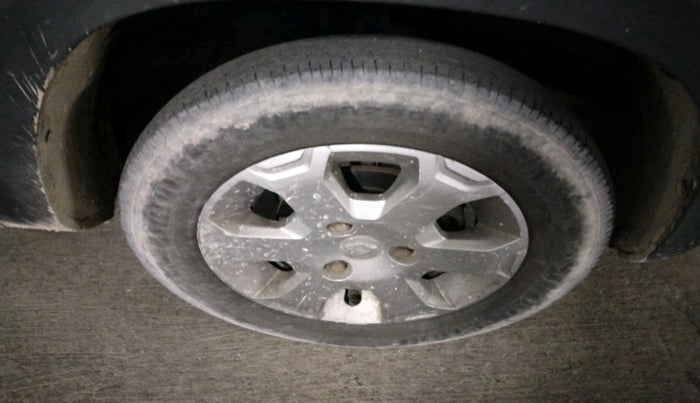 2017 Renault Kwid CLIMBER 1.0 AMT, Petrol, Automatic, 1,21,027 km, tyre