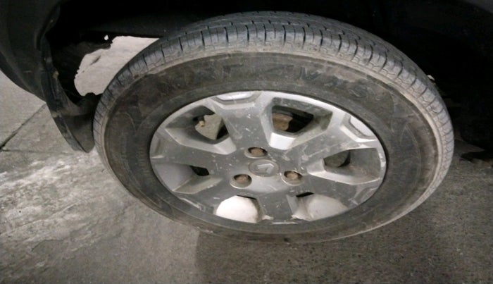 2017 Renault Kwid CLIMBER 1.0 AMT, Petrol, Automatic, 1,21,027 km, tyre