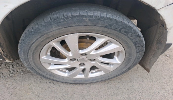 2014 Maruti Swift Dzire ZDI, Diesel, Manual, 3,86,903 km, tyre