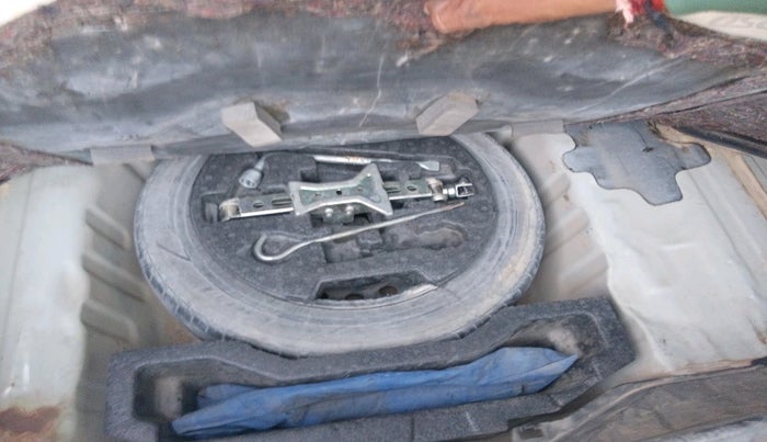 2016 Maruti Ciaz ZDI SHVS, Diesel, Manual, 1,01,633 km, tyre