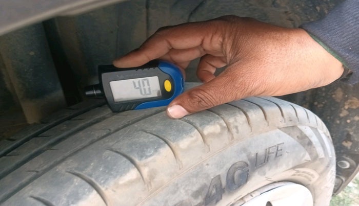 2017 Maruti Dzire VDI, Diesel, Manual, 96,592 km, tyre