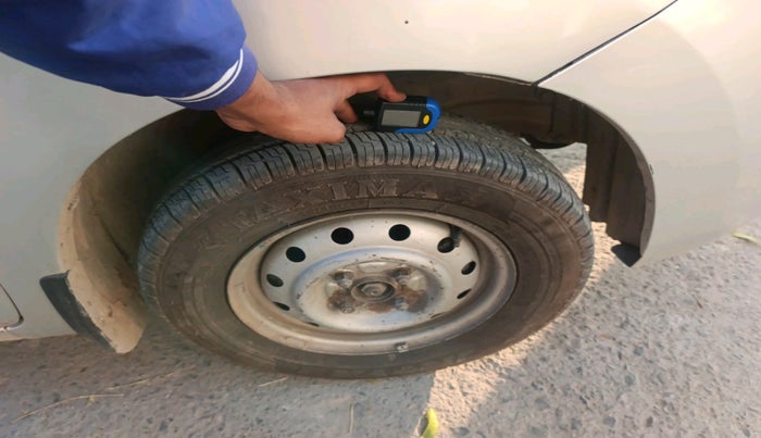 2013 Maruti Wagon R 1.0 LXI, CNG, Manual, 2,14,104 km, tyre