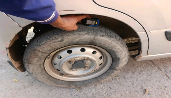 2013 Maruti Wagon R 1.0 LXI, CNG, Manual, 2,14,104 km, tyre