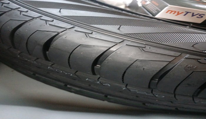 2025 KIA SYROS HTK (O) 1.0 Turbo 6MT, Petrol, Manual, 9,020 km, tyre