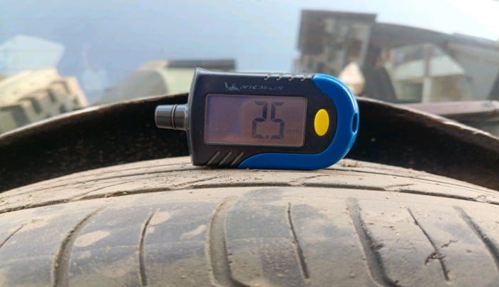 2016 Ford Ecosport TREND 1.5L DIESEL, Diesel, Manual, 1,11,956 km, tyre