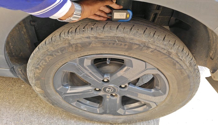 2021 Tata NEXON XZ PLUS (O) DIESEL DARK EDITION, Diesel, Manual, 37,549 km, tyre