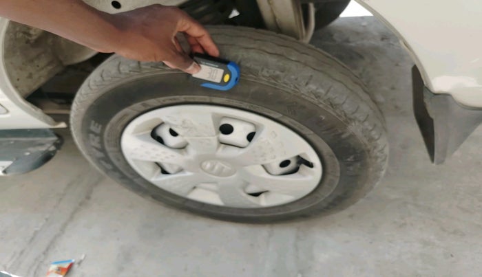 2023 Maruti Eeco 5 STR AC, Petrol, Manual, 39,984 km, tyre