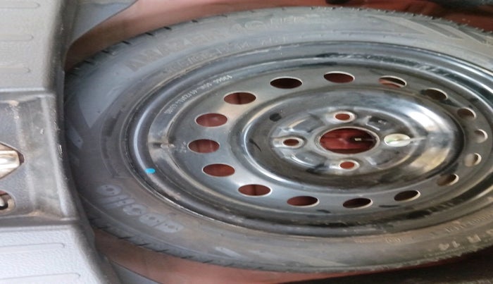 2013 Maruti Wagon R 1.0 VXI, Petrol, Manual, 49,436 km, tyre