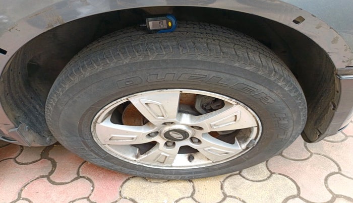 2014 Mahindra XUV500 W8, Diesel, Manual, 1,40,565 km, tyre