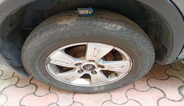 2014 Mahindra XUV500 W8, Diesel, Manual, 1,40,565 km, tyre