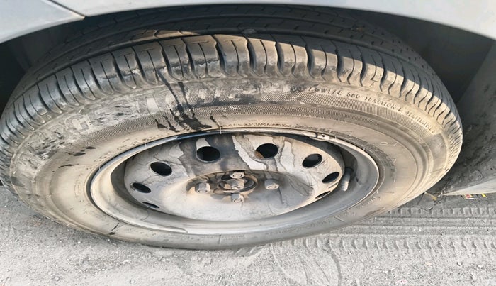 2022 Maruti Dzire VXI CNG, CNG, Manual, 1,56,577 km, tyre