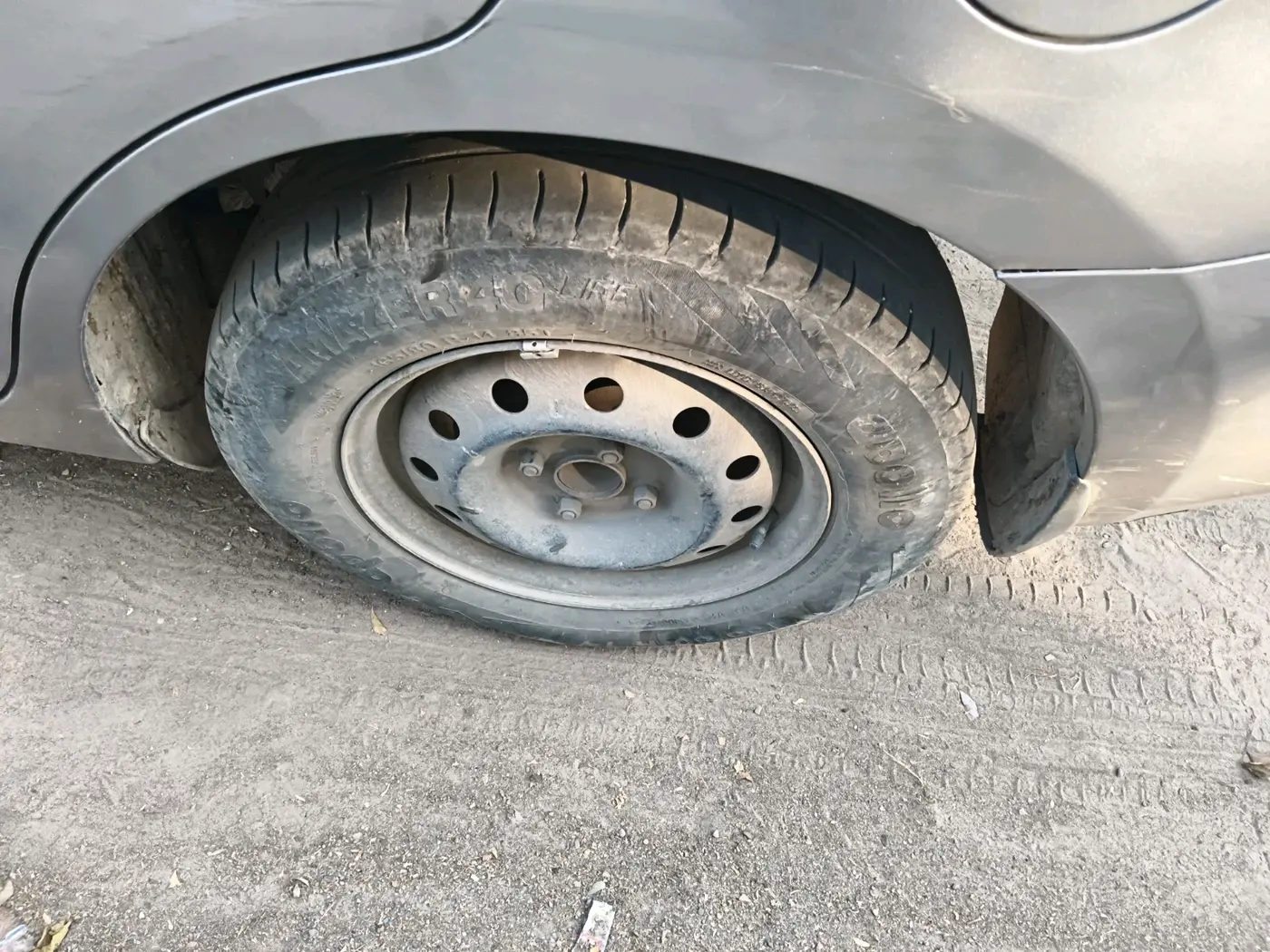 2022 Maruti Dzire VXI CNG, CNG, Manual, 1,56,577 km, tyre