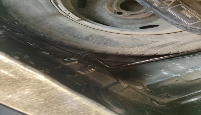 2018 Renault Kwid RXT 1.0, Petrol, Manual, 1,52,704 km, tyre