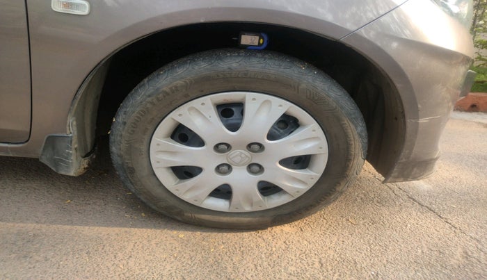 2013 Honda Brio S MT, Petrol, Manual, 65,778 km, tyre