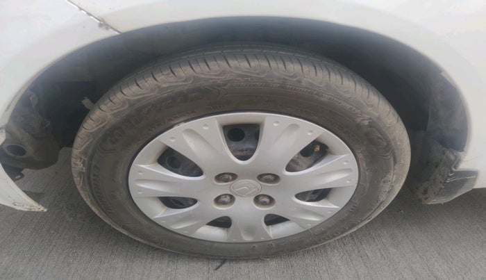 2015 Honda Amaze 1.2L I-VTEC SX, Petrol, Manual, 1,19,022 km, tyre