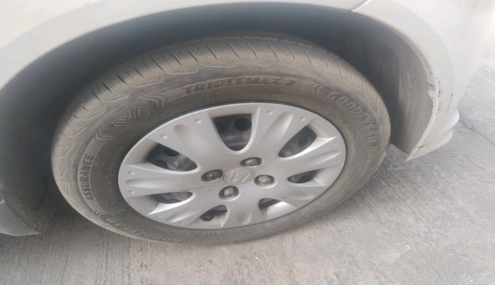 2015 Honda Amaze 1.2L I-VTEC SX, Petrol, Manual, 1,19,022 km, tyre