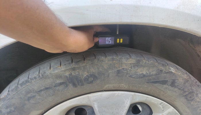 2011 Maruti Ritz VXI, Petrol, Manual, 1,30,818 km, tyre