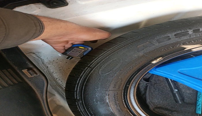 2020 Hyundai VENUE SX PLUS 1.0 TURBO DCT, Petrol, Automatic, 1,46,712 km, tyre