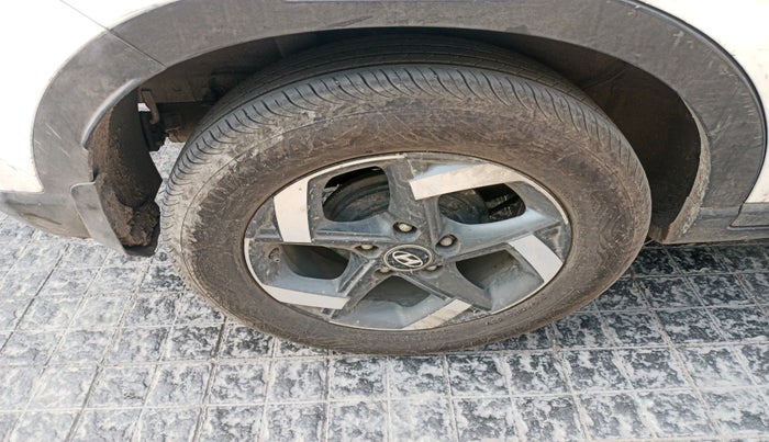 2020 Hyundai VENUE SX PLUS 1.0 TURBO DCT, Petrol, Automatic, 1,46,712 km, tyre