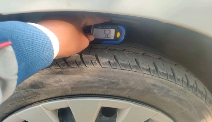 2011 Toyota Etios G, Petrol, Manual, 94,860 km, tyre