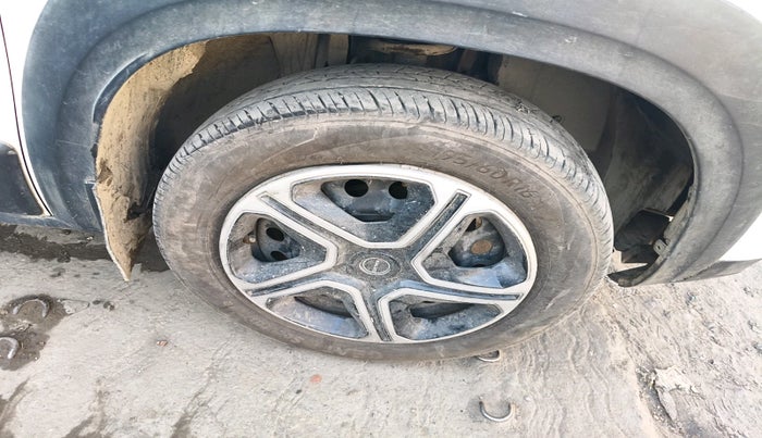 2021 Renault Kiger RXL MT, Petrol, Manual, 1,20,653 km, tyre