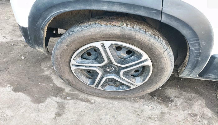 2021 Renault Kiger RXL MT, Petrol, Manual, 1,20,653 km, tyre