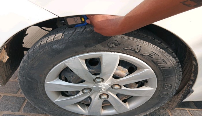 2011 Hyundai Eon SPORTZ, Petrol, Manual, 9,147 km, tyre