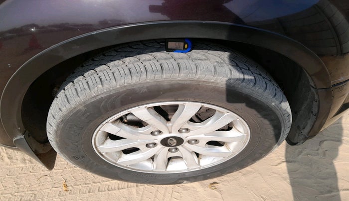 2017 Mahindra XUV500 W10, Diesel, Manual, 1,34,341 km, tyre